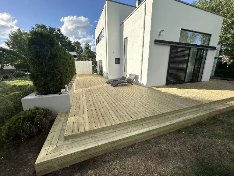 Valminud puitterrass, lähivaade, Kodukandi Ehitus