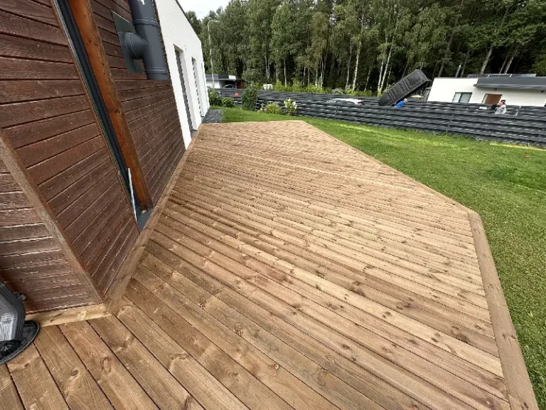 Valminud puitterrass, lähivaade, Kodukandi Ehitus